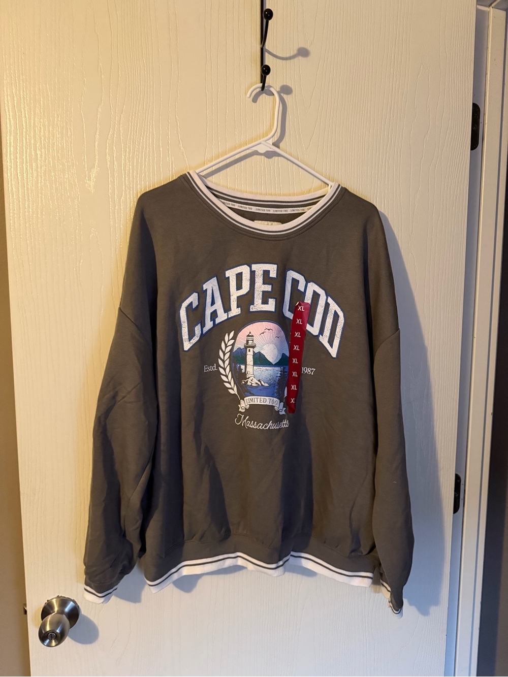 Limited Too Women’s Cape Cod Graphic Sweatshirt in Grey Size XL